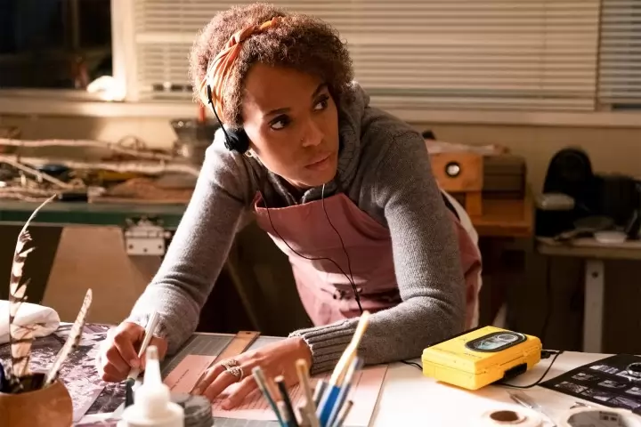 Little Fires Everywhere -- "Duo" - Episode 105 -- Bill Richardson has his hands full, representing the McCullough’s in the custody case, much to Izzy’s dismay. Lexie finds out upsetting news, and turns to Pearl for help. Meanwhile, Elena –feeling as though this whole custody battle is her fault – goes to New York to search for clues about Mia’s past and enlists the help of an old acquaintance to uncover the truth. Mia (Kerry Washington), shown. (Photo by: Erin Simkin/Hulu)